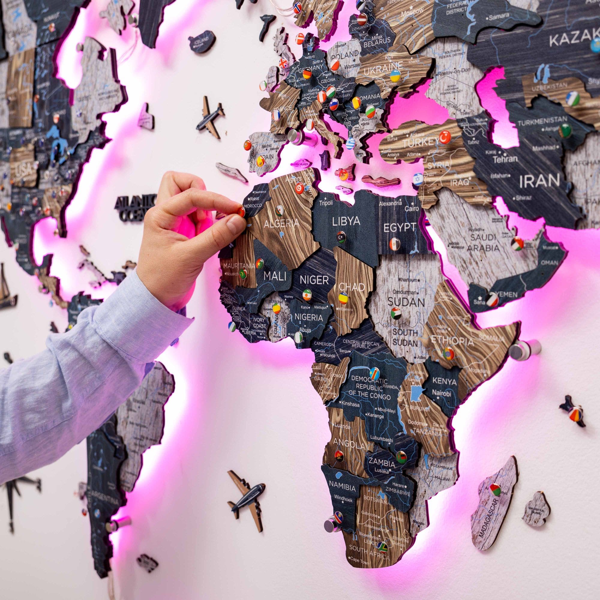 3D LED / LUMINOUS Wooden World Map 3.0 Mystery - Image 14