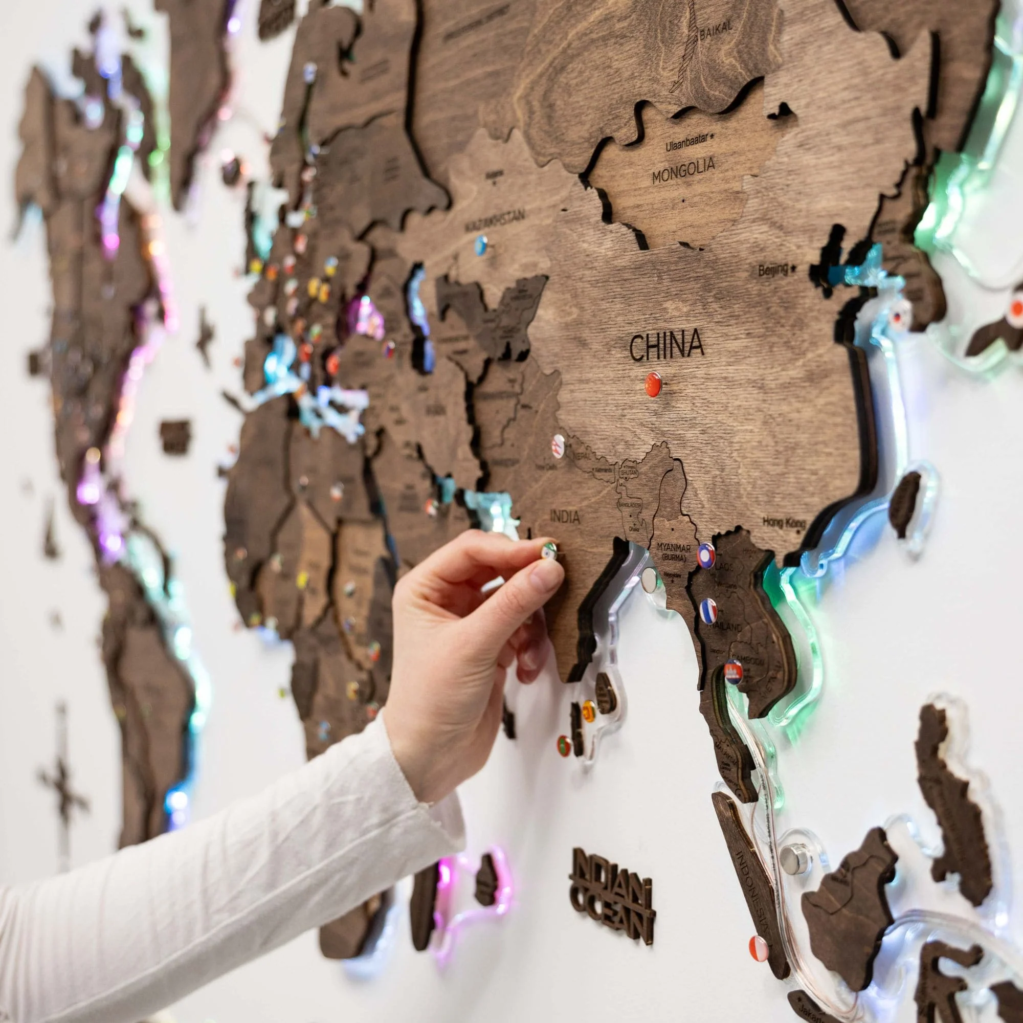 3D LED Wooden World Map 2.0 Dark Walnut - Image 8