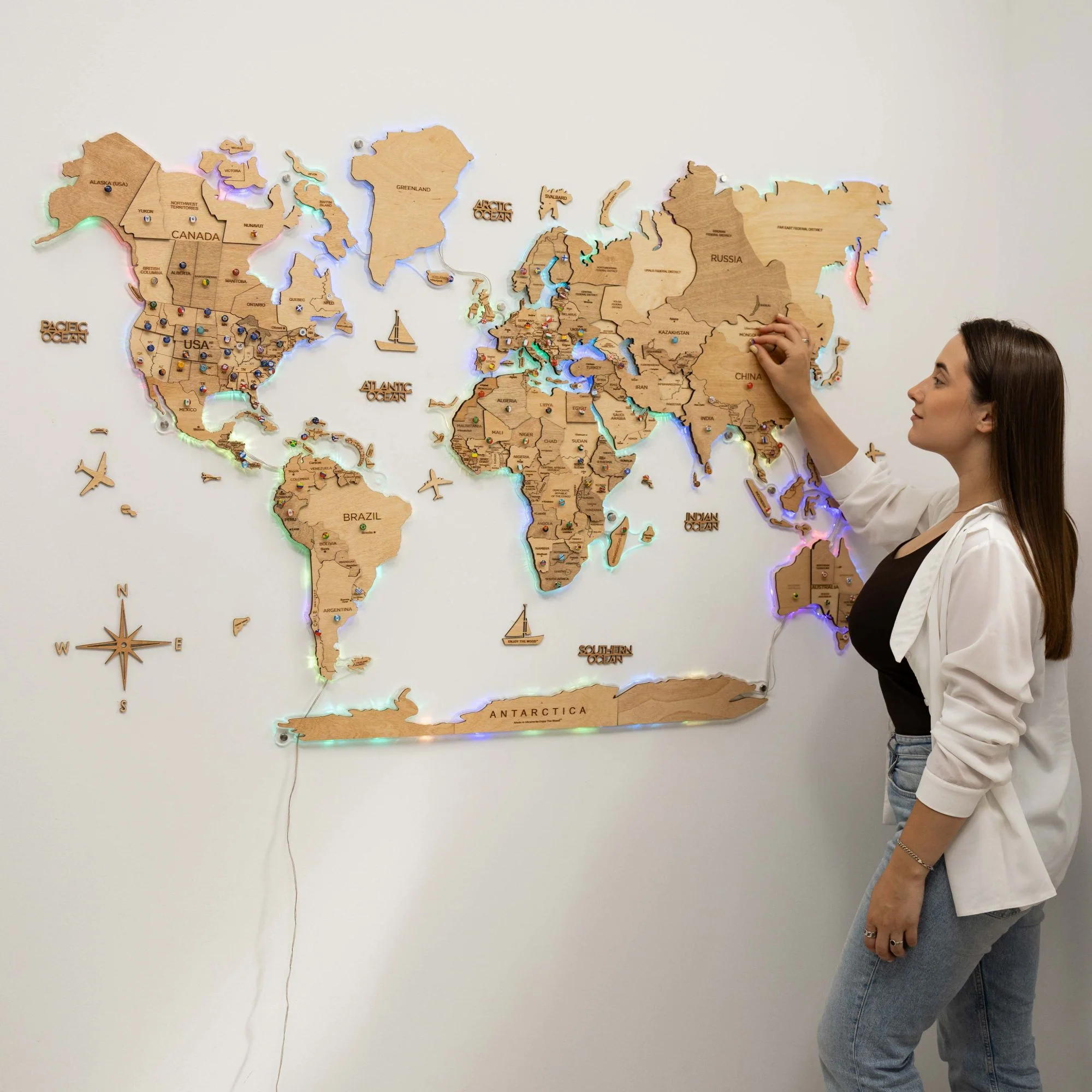 3D LED Wooden World Map 2.0 Gold - Image 6