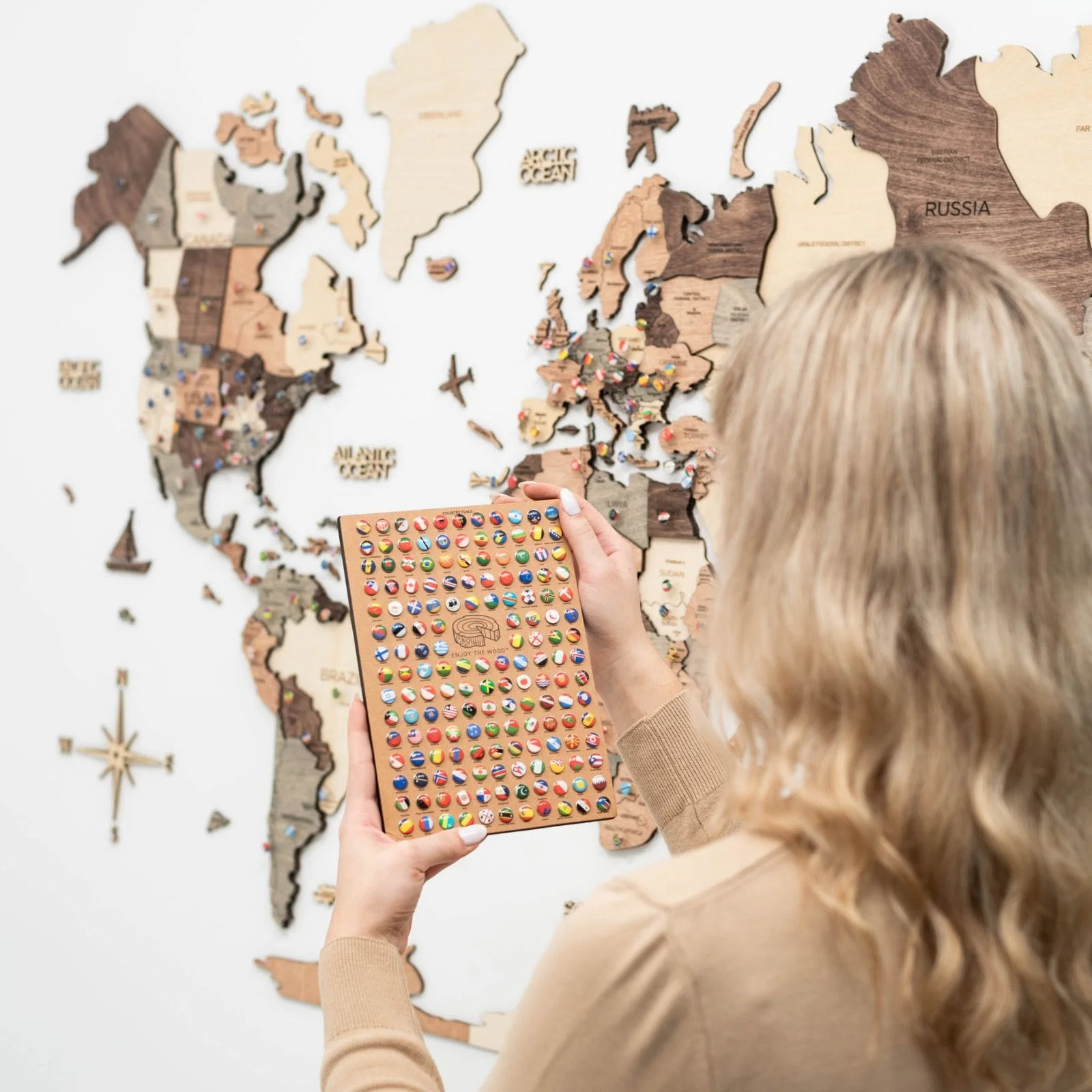 3D Wooden World Map Smokey - Image 9