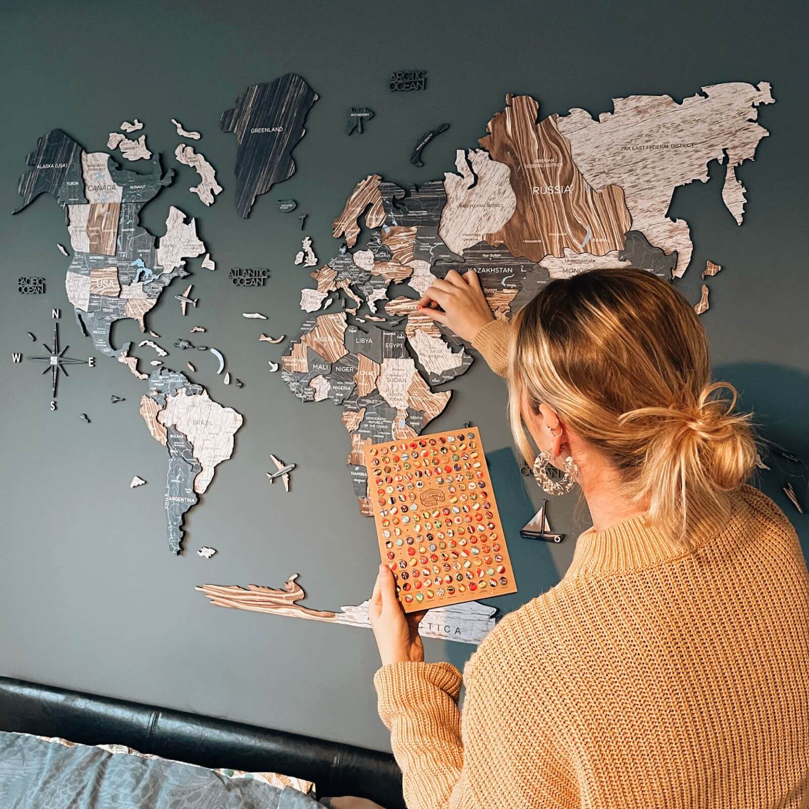 Bundle: Colored Map, Photo Frames, Flags and Airplanes Pins - Image 10