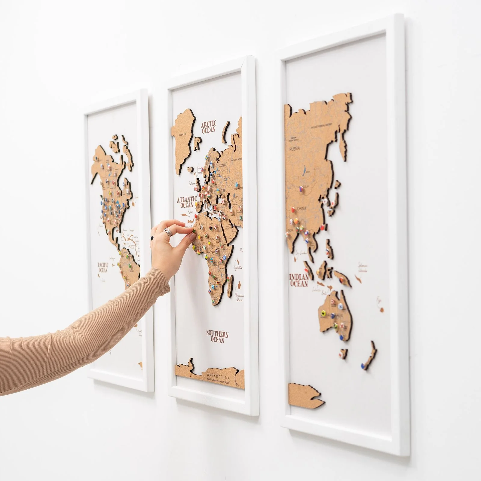 Cork world map triptych - White - Image 7