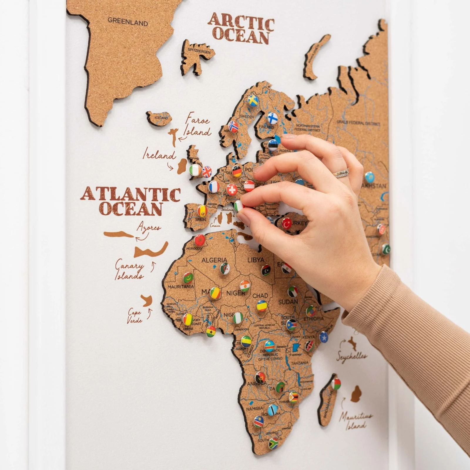 Cork world map triptych - White - Image 9