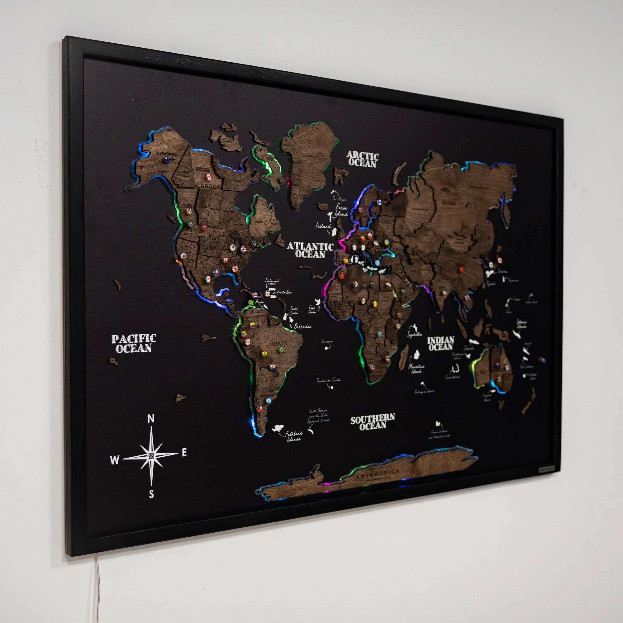 Map on Board LED 2.0 Dark Walnut - Image 10