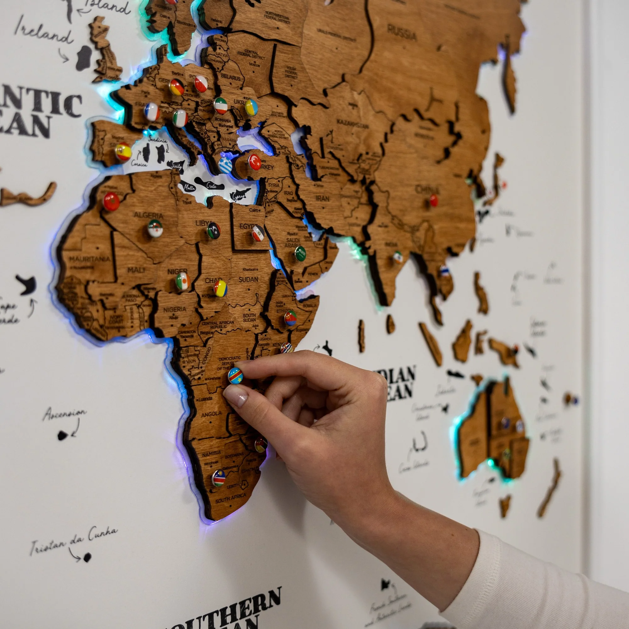 Map on Board LED 2.0 Oak - Image 3