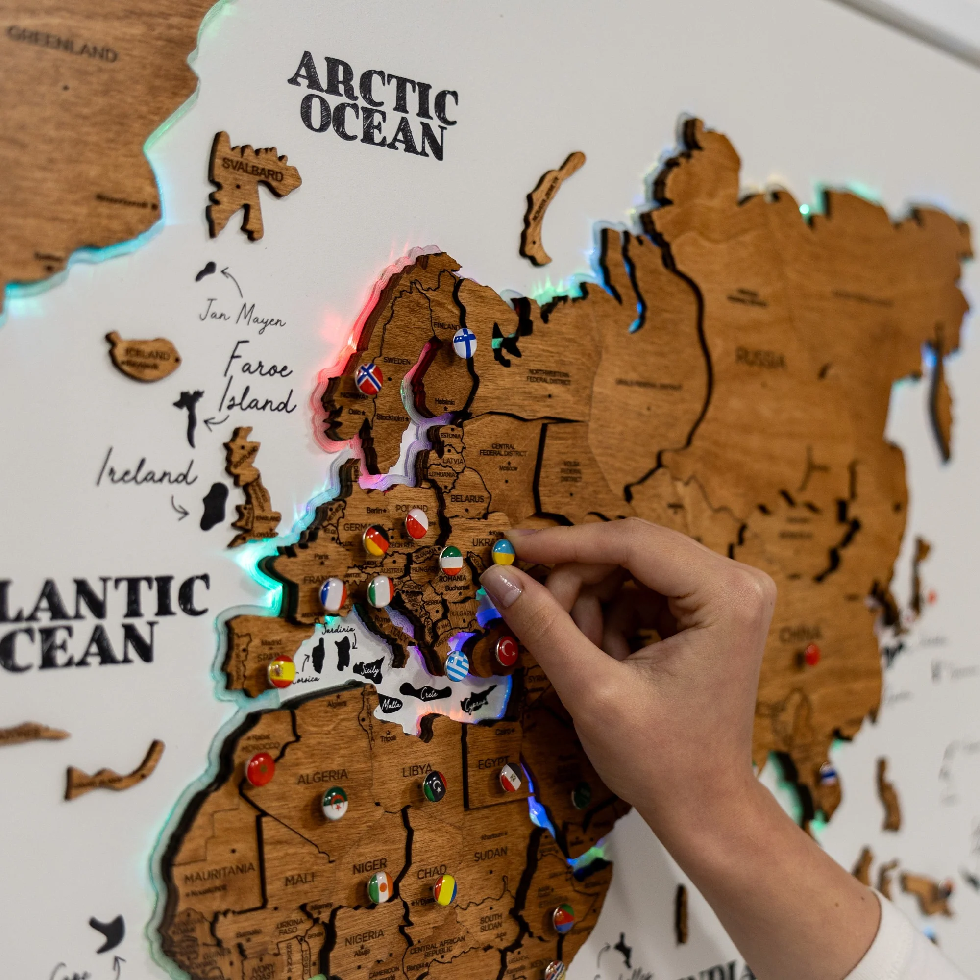 Map on Board LED 2.0 Oak - Image 6