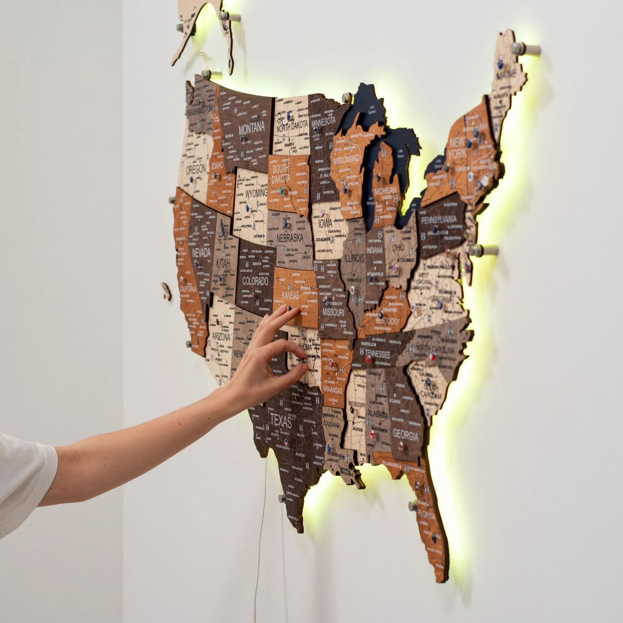 Wooden 3d LED Map of USA - Multicolor - Image 7