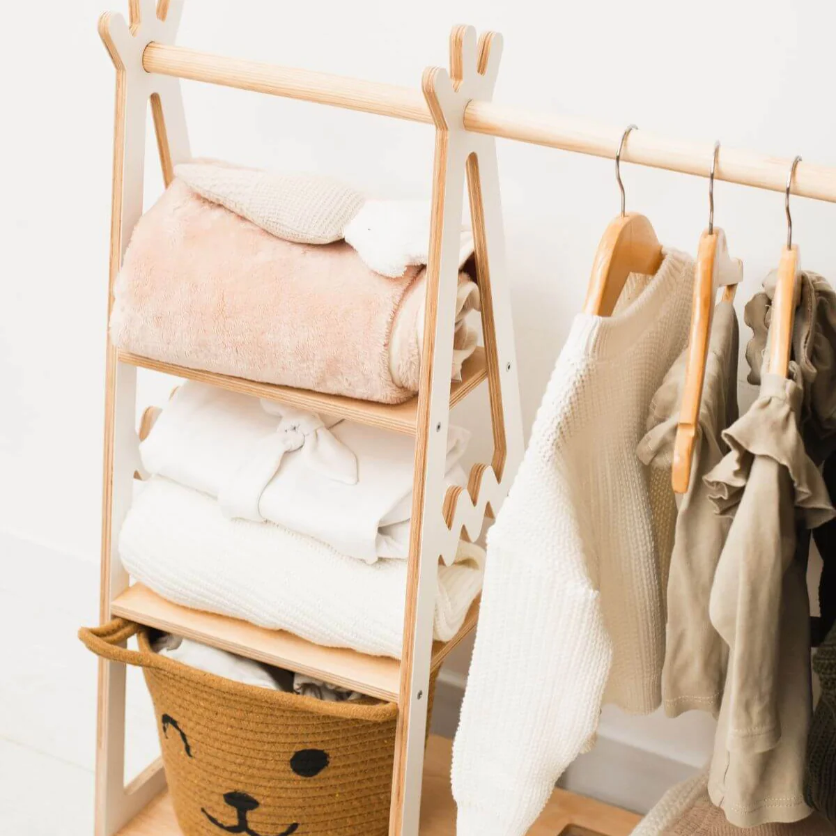 Wooden children's clothing rack - Image 5