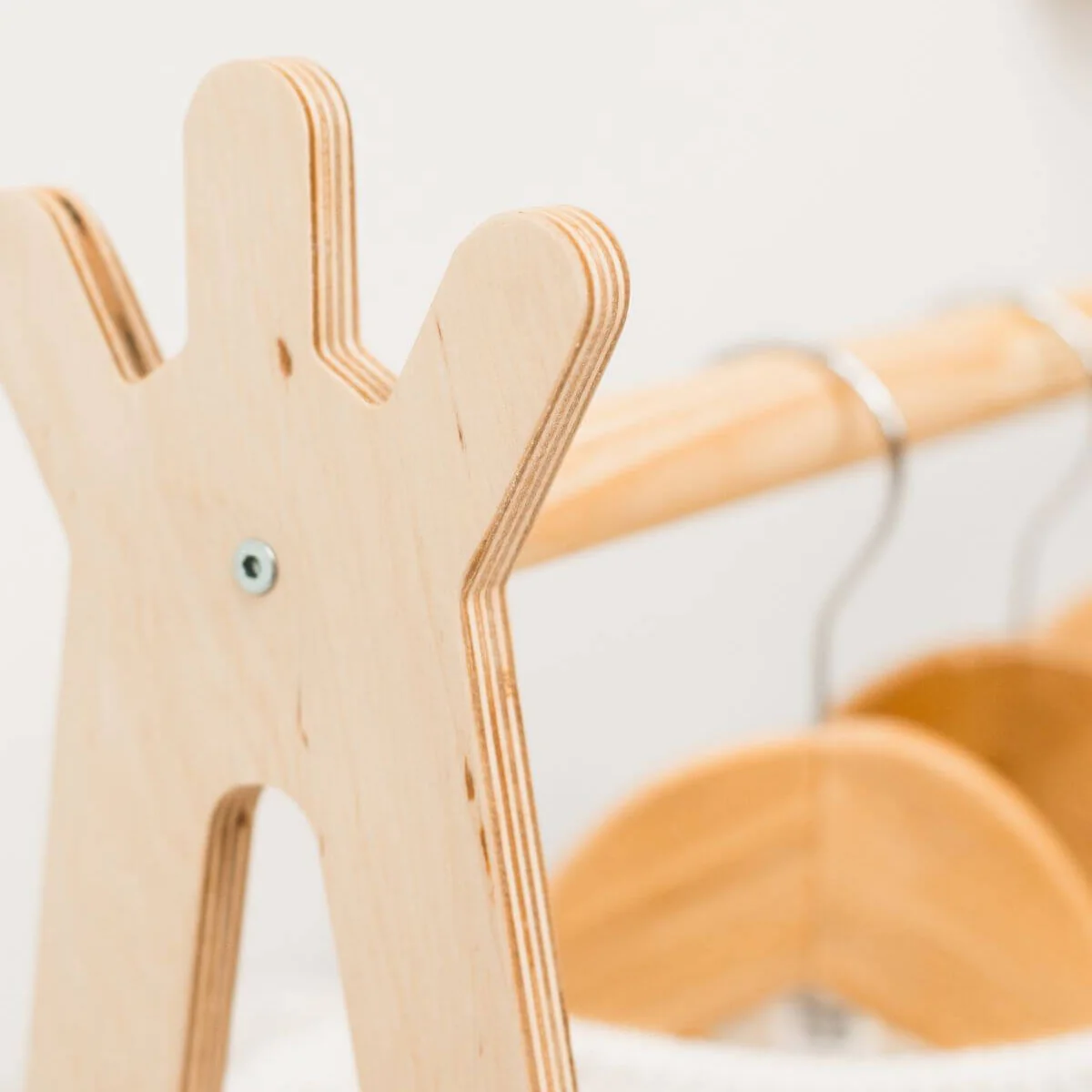 Wooden children's clothing rack - Image 7