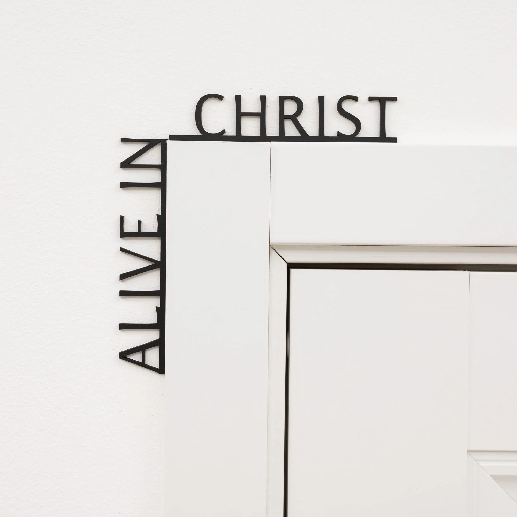 Wooden Corner Quote – Alive in Christ - Image 7