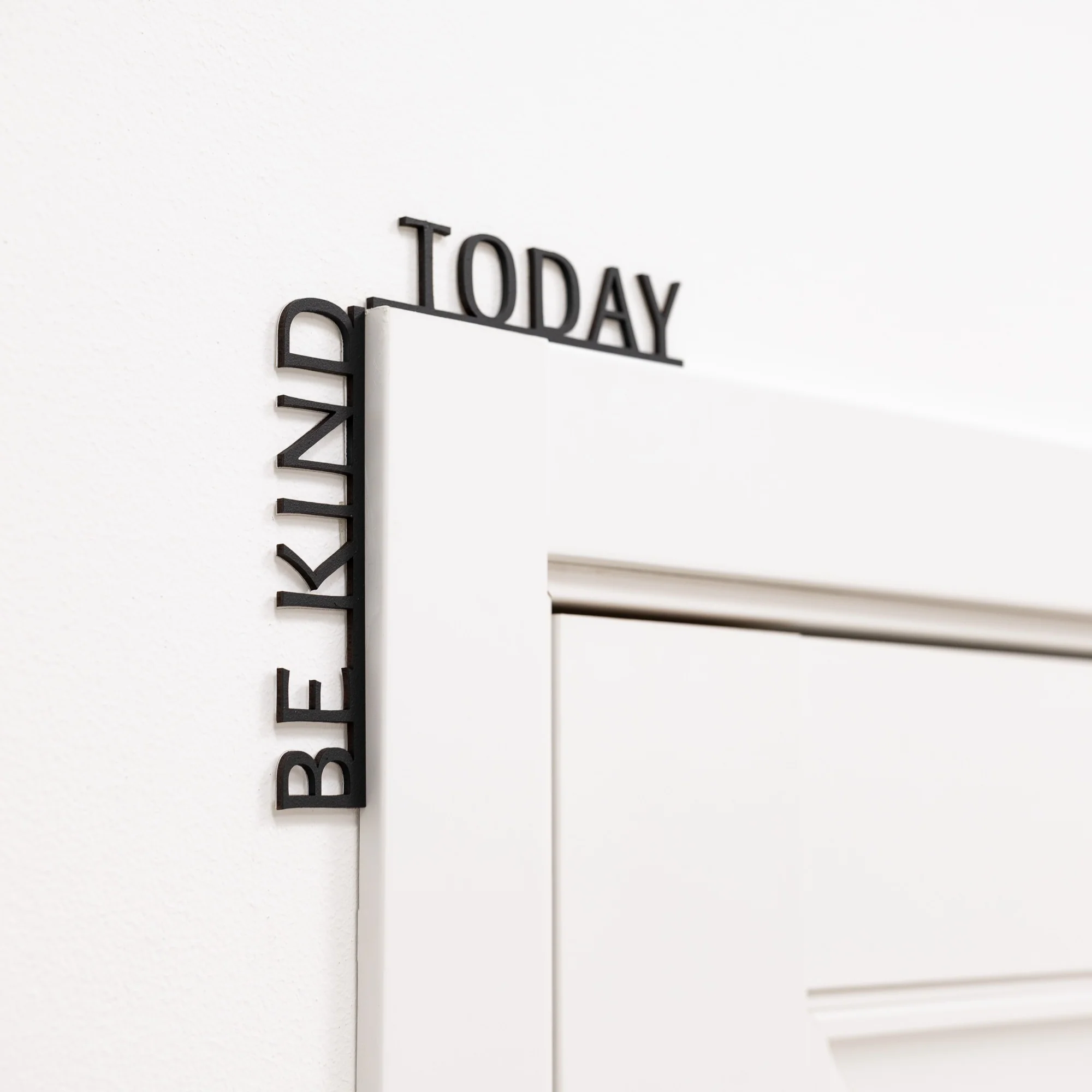 Wooden Corner Quote – Be Kind Today