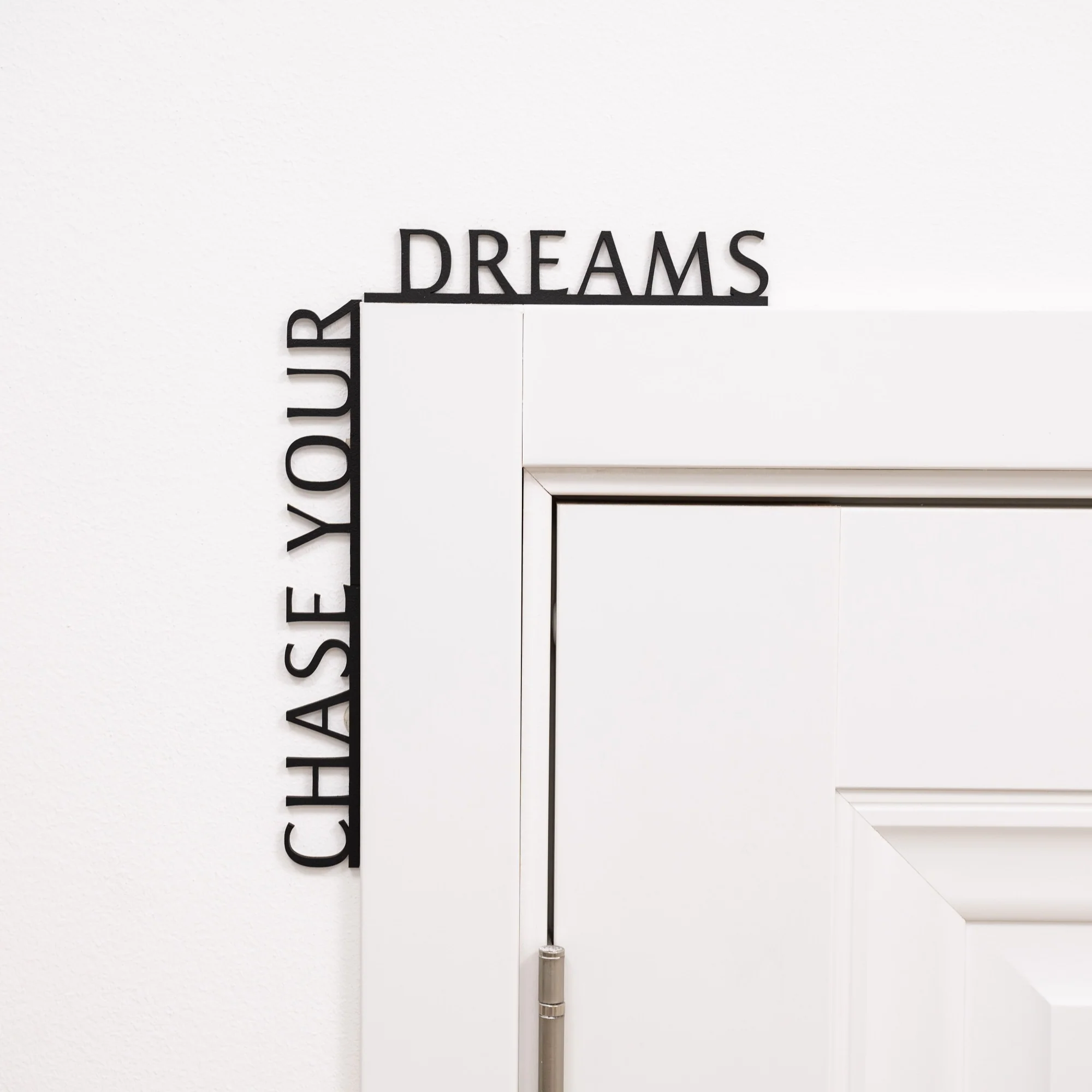 Wooden Corner Quote – Chase Your Dreams