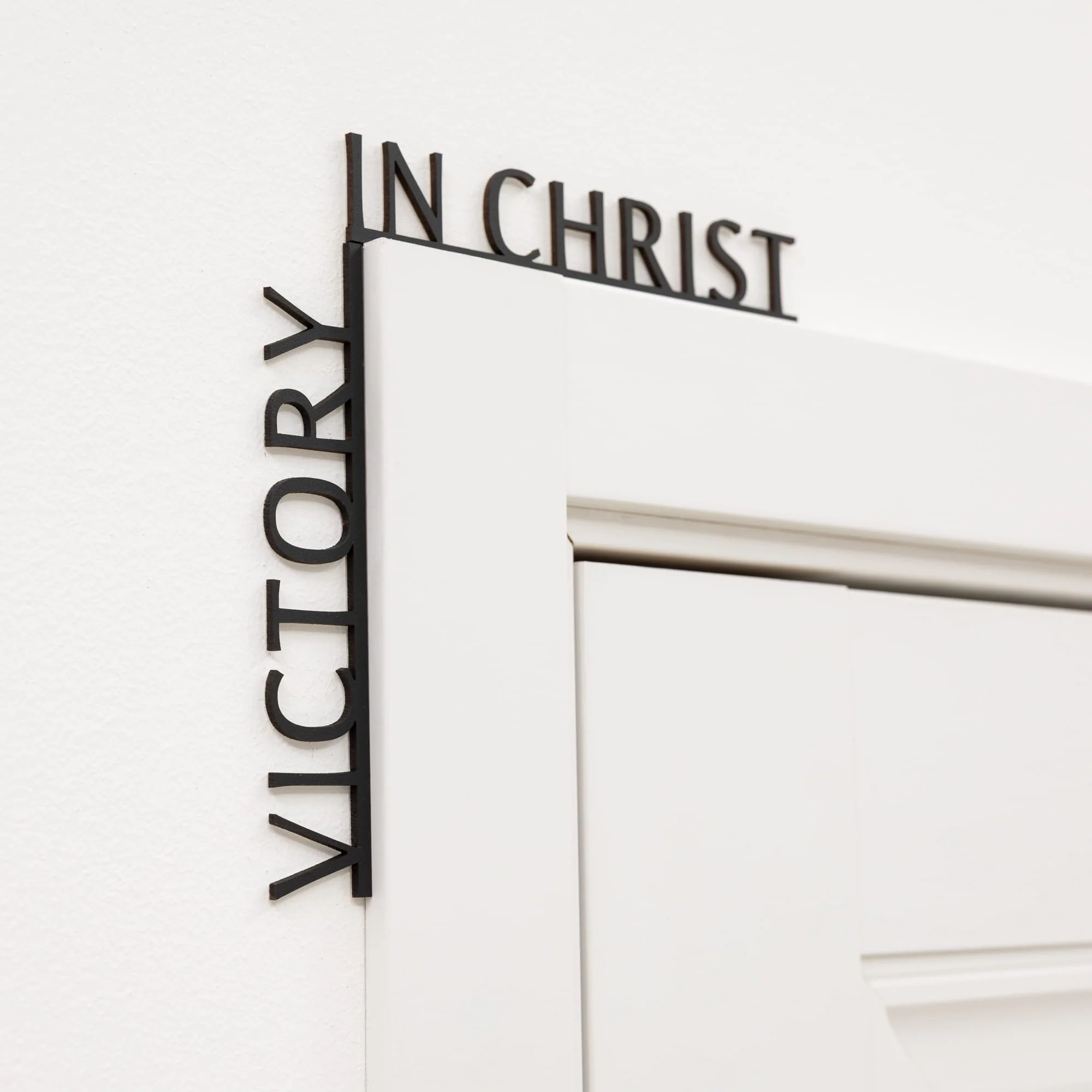 Wooden Corner Quote – Victory in Christ - Image 7